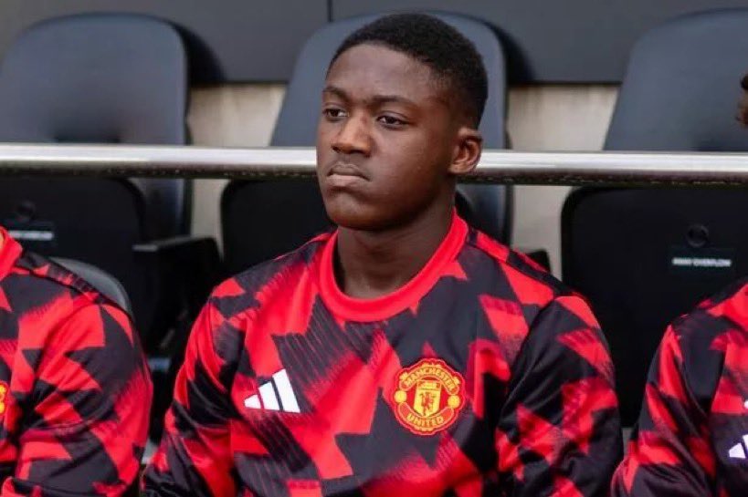 I want Amorim to start Mainoo today, not because of media pressure, but because we need rotation. December is packed and three games in eight days is tough. Resting players and trusting young talent is smart management.