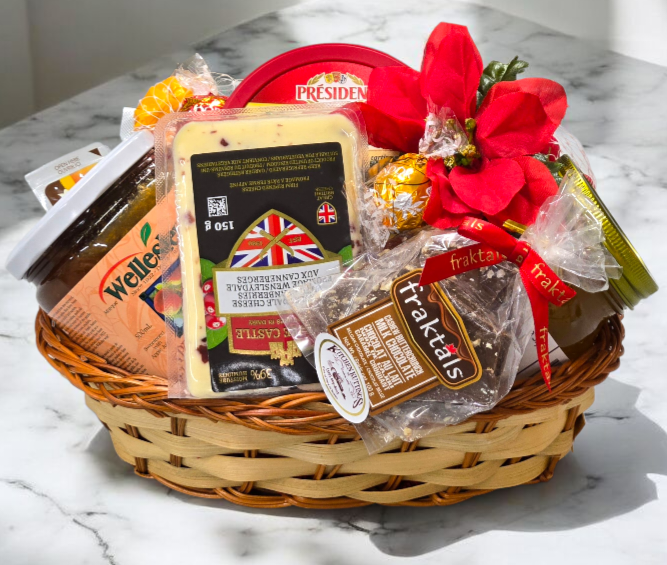 IncKitchen's tweet photo. Our gift boxes and baskets are made in-house! You can choose from our selection or place a custom order for a special gift for your loved one. For the best variety, please place your order before December 15th. 
Thank you for supporting local businesses! https://t.co/OC55efcWHd