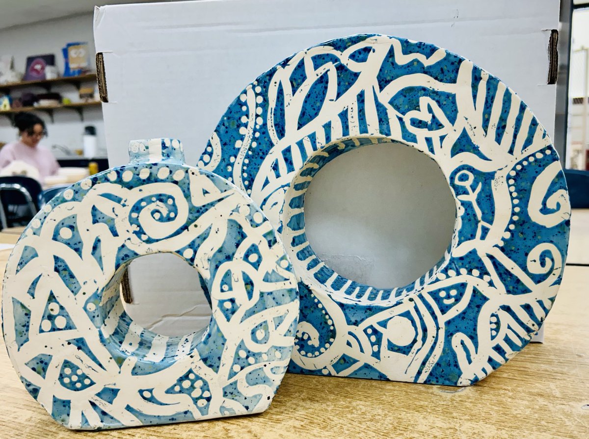 LauraToth8's tweet image. Advanced ceramics HHS modern vase project.
This pair was so cool!