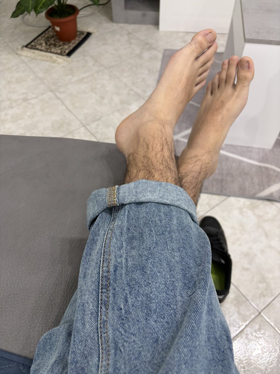 Faylocashmaster's tweet photo. Oggi é festivo cagnette 🐶 in ginocchio a venerare 😈🦶

#findom #slave #chudai @RtSlaveForDomme @RTFeetSub @findomitalia https://t.co/YRGFFwtGoe