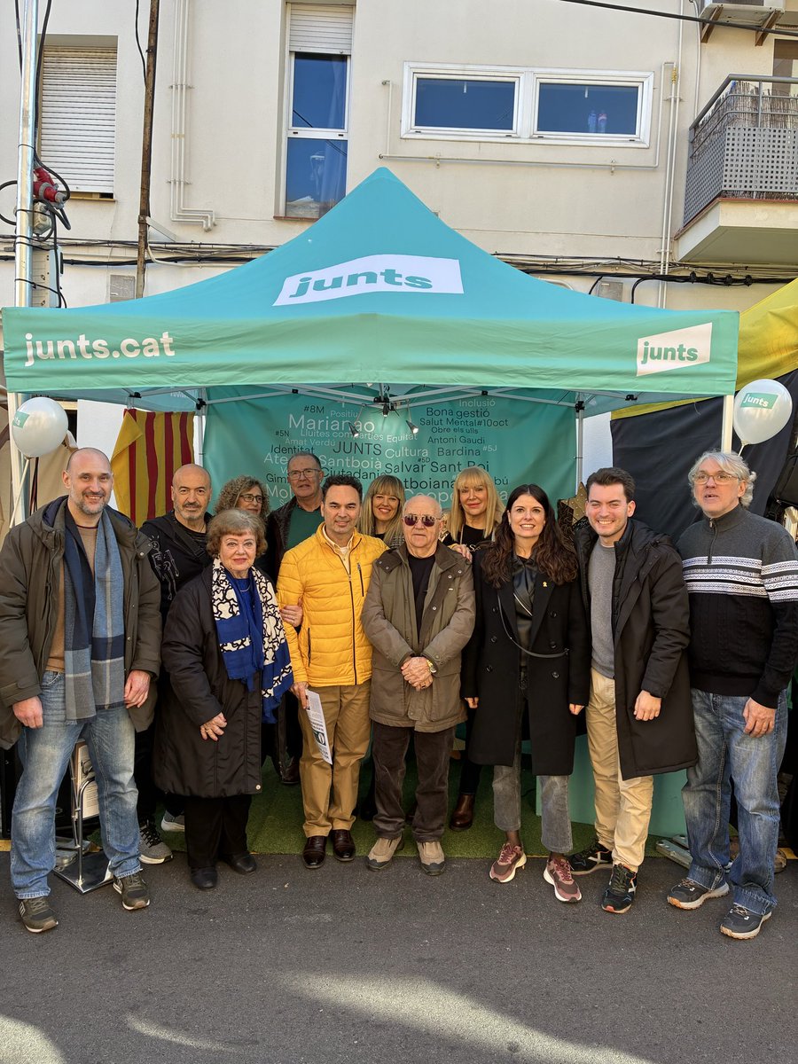 JuntsXSantBoi's tweet photo. ✔️Amb la presidenta del grup parlamentari de Junts, @mncsls, en el darrer dia de Fira de la Puríssima a Sant Boi.
Hem pogut visitar diverses parades de la fira, i conversar sobre finançament, habitatge, llengua i immigració.
Gràcies per la vista, diputada!
#Purissima #Junts https://t.co/AsfvXpqXwI