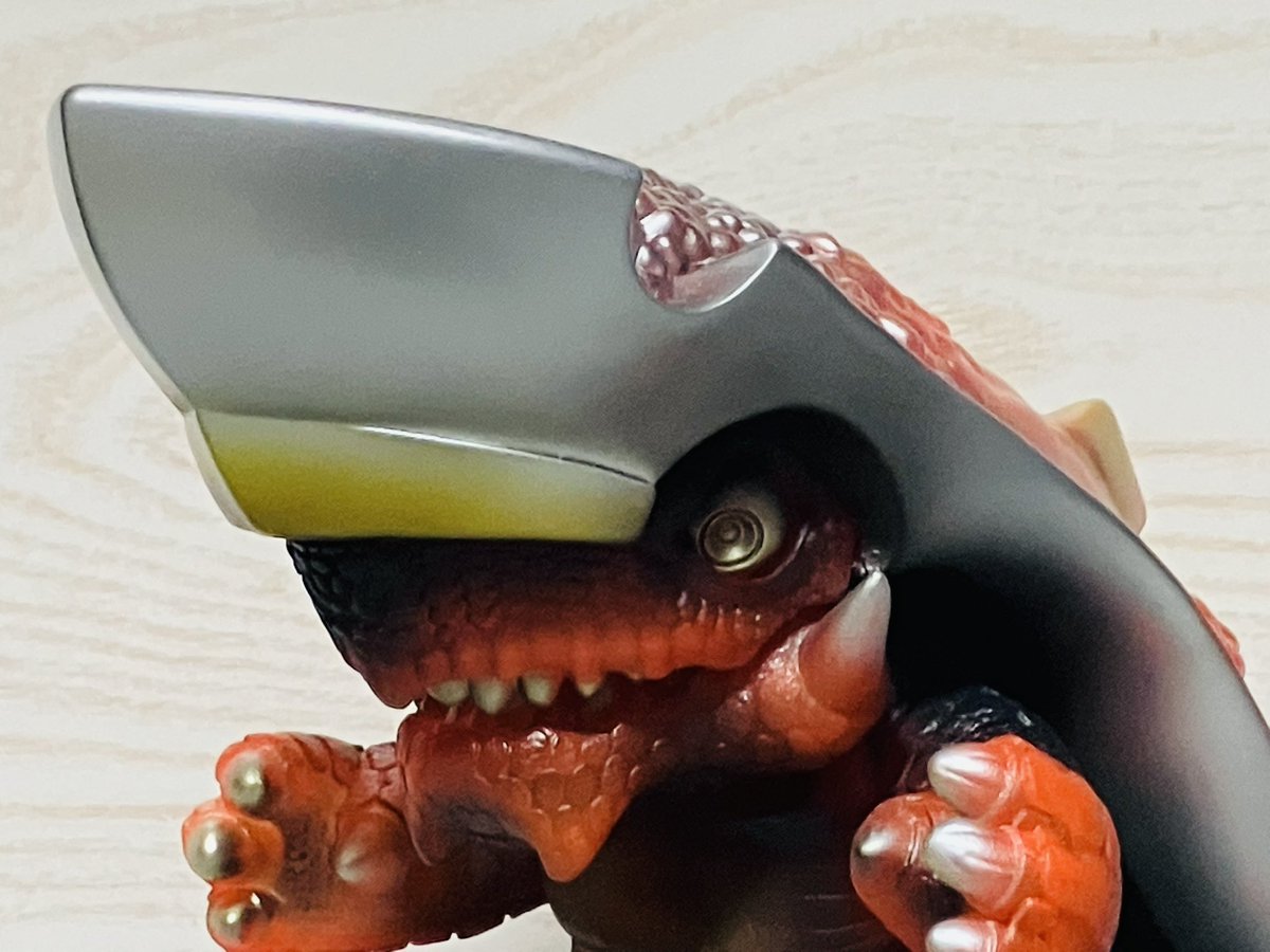 小林康之さんより「バーニングカレゴン」です。 カレゴン族の王です