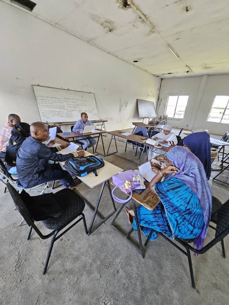 Formation des encadreurs dans le cadre de l'étude comparative sur les compétences des élèves à l'entrée du cycle primaire aux #Comores.

Dans le cadre de l’étude nationale visant à mieux comprendre le niveau de préparation des enfants à l’entrée au cours préparatoire #CP — qu’ils