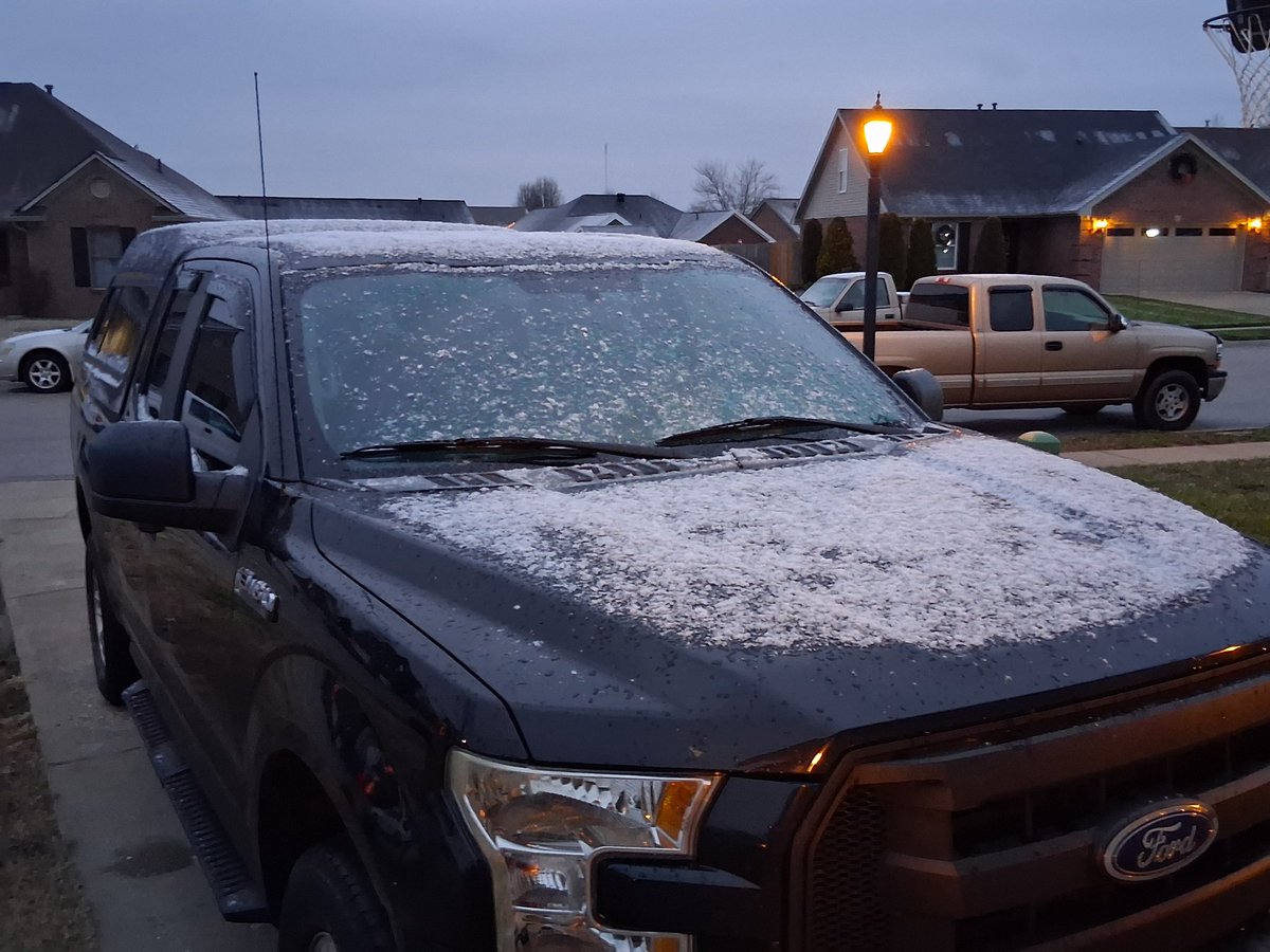 OWB_WXSpotter's tweet image. We have a dusting of snow this morning in Sorgho, just west of Owensboro, #KYwx, mainly on elevated surfaces #TriStateWx #pahspotter