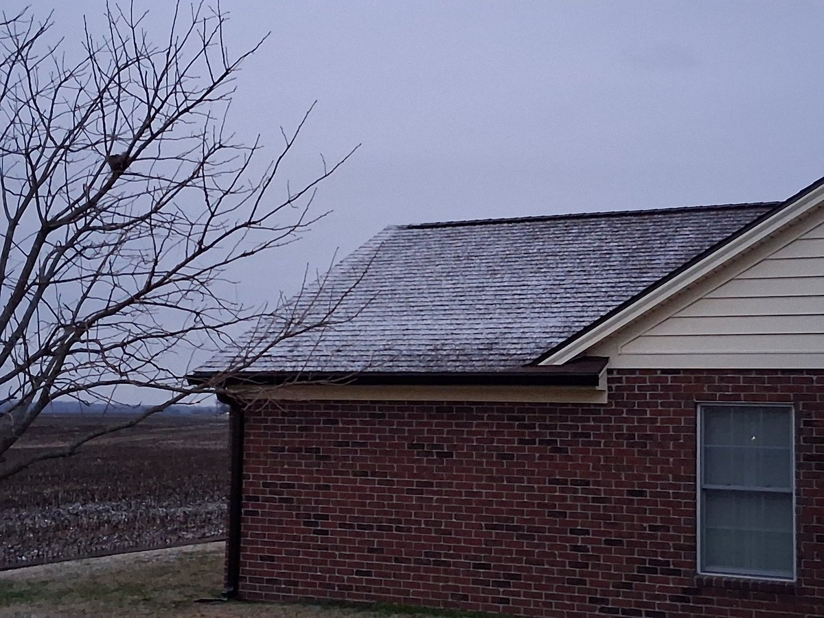 OWB_WXSpotter's tweet image. We have a dusting of snow this morning in Sorgho, just west of Owensboro, #KYwx, mainly on elevated surfaces #TriStateWx #pahspotter