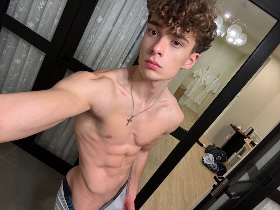 G7pbObNWUAAmhd-?format=jpg&name=900x900