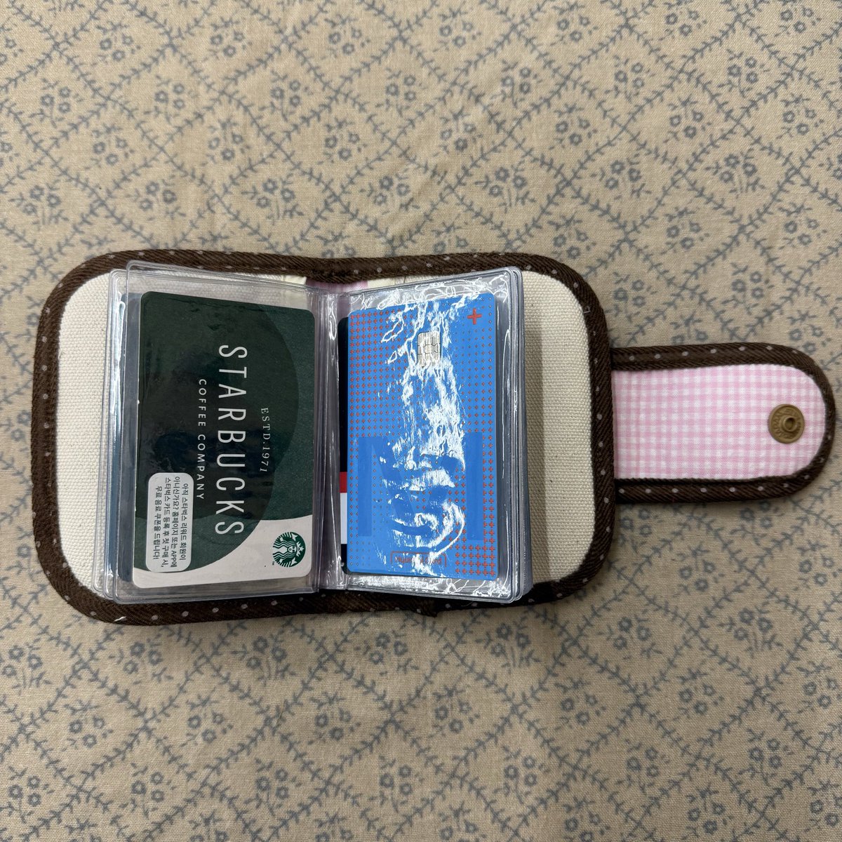 어라운드북 tweet media