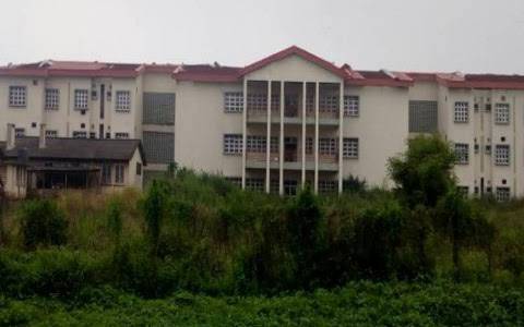 JUST IN:

Today, Gov Seyi Makinde announced that the LAUTECH Teaching Hospital Complex in Oyo will undergo a total revamp and must become fully operational within the next 12 months. 

He also announced the payment of the 13th month bonus for Oyo State workers for the 7th time.