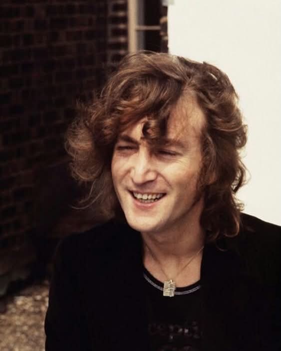 AndyBloom79's tweet image. 45 años sin John 
.
.
#johnlennon #TheBeatles