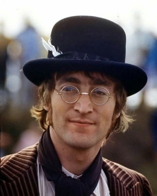 AndyBloom79's tweet image. 45 años sin John 
.
.
#johnlennon #TheBeatles