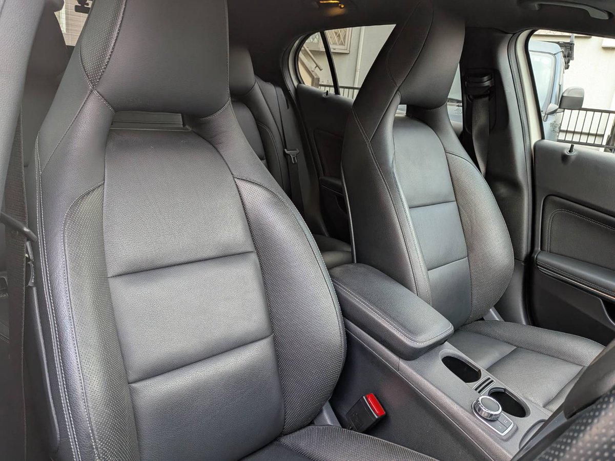 cruce_car's tweet photo. 極上車のGLA250 4マチック入荷しました！
装備も黒皮シートやハーマンカードンも付いています。
昨日から20日まで歳末フェアとして特別プライスにて販売しています。
最高の一台でドライブやスキーにいかがですか？ https://t.co/8xDr3VO2S3
