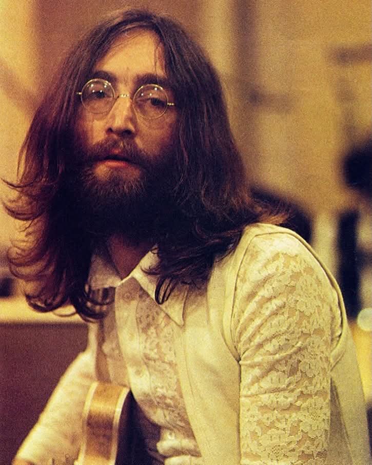 AndyBloom79's tweet image. 45 años sin John 
.
.
#johnlennon #TheBeatles