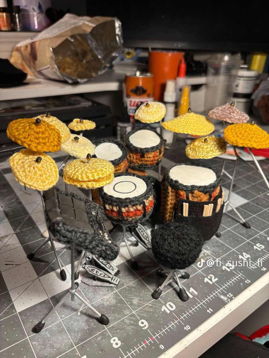 della ☾ tweet media