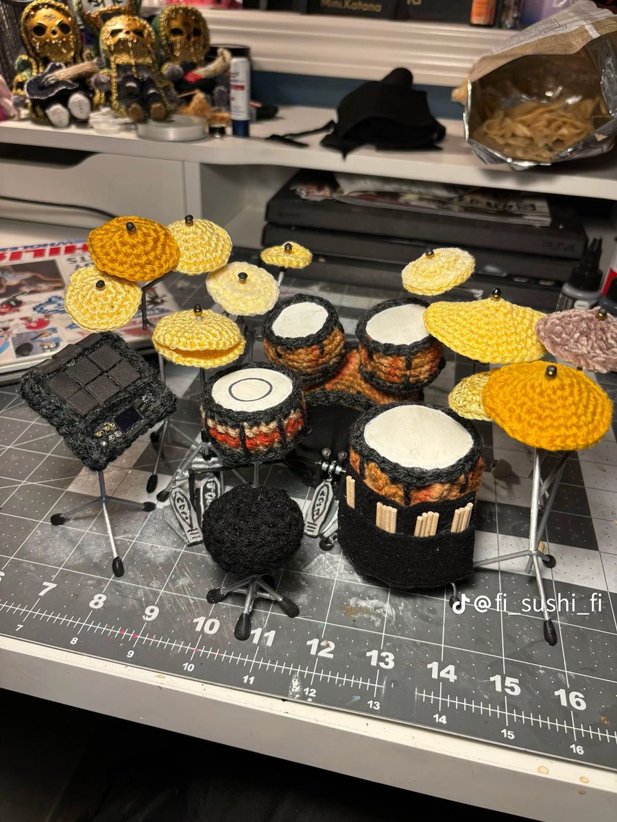 della ☾ tweet media