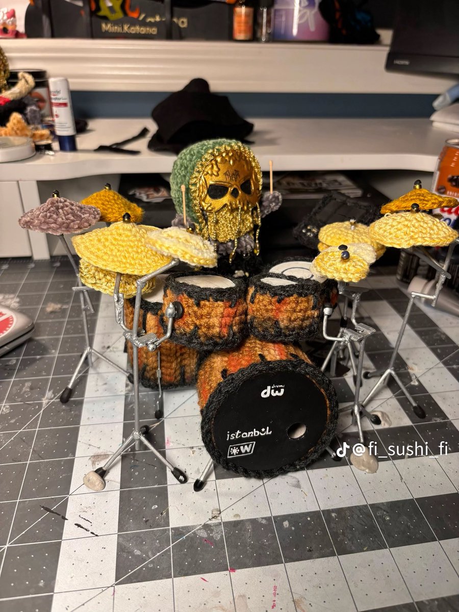 della ☾ tweet media