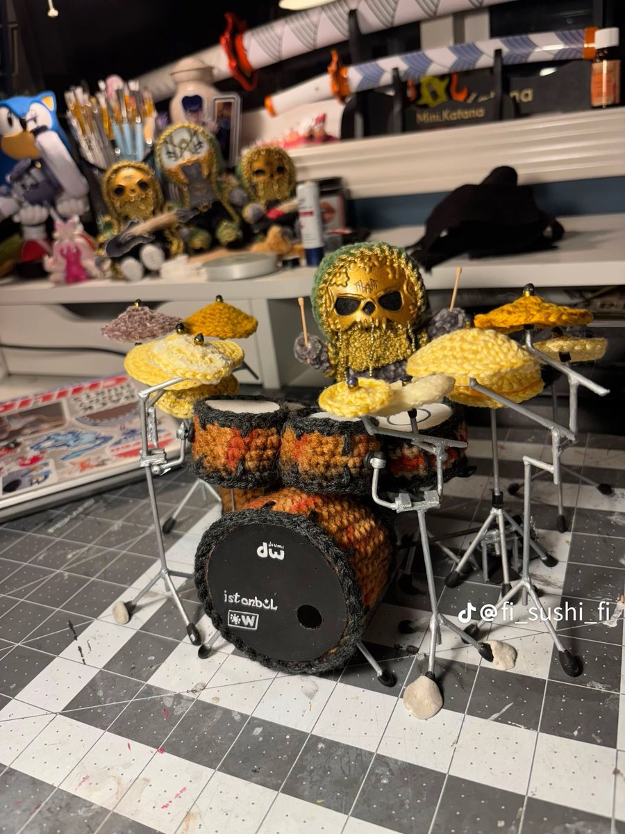 della ☾ tweet media