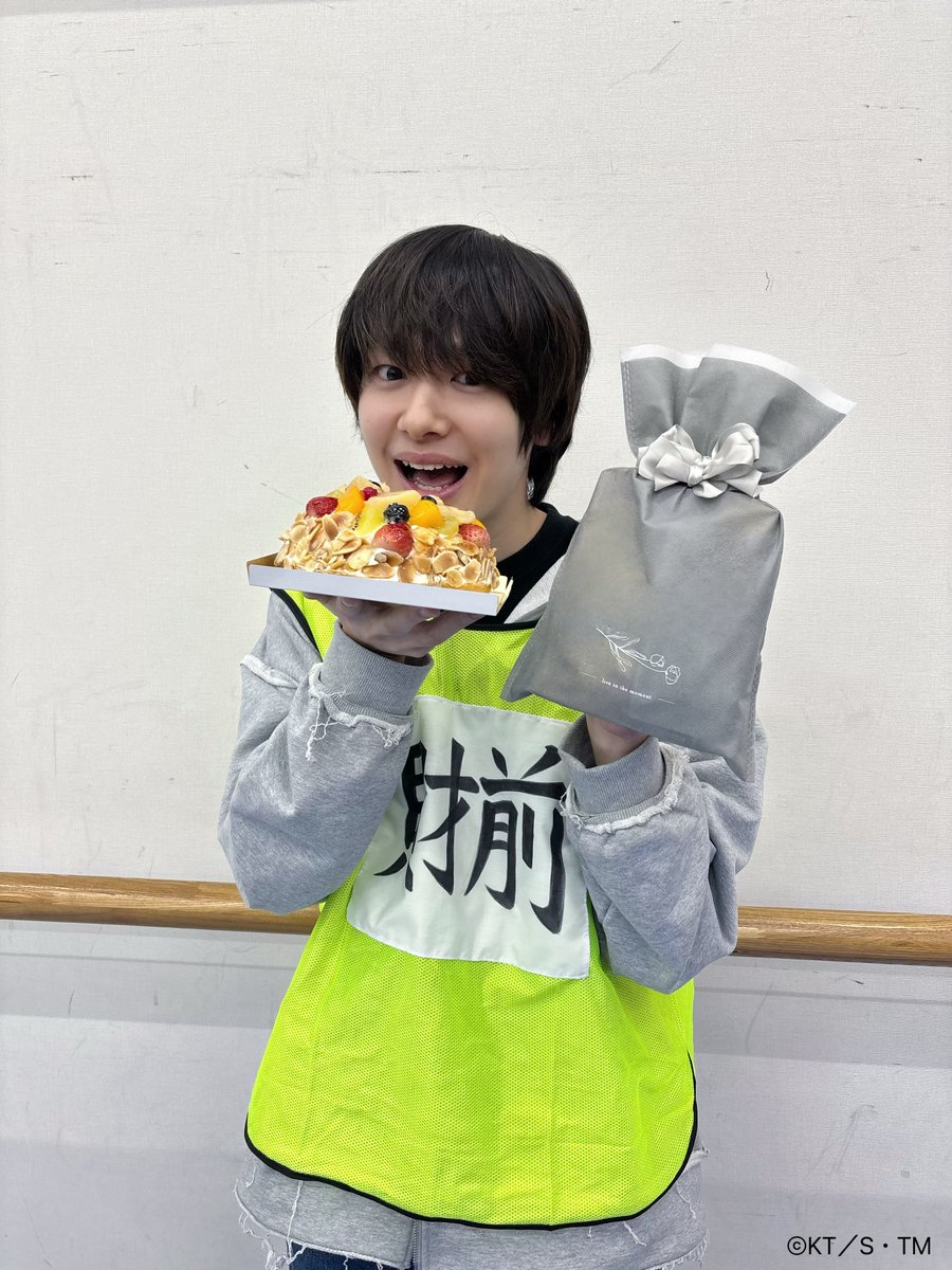 テニミュ 稽古場より】 本日は顔合わせと本読みがありました