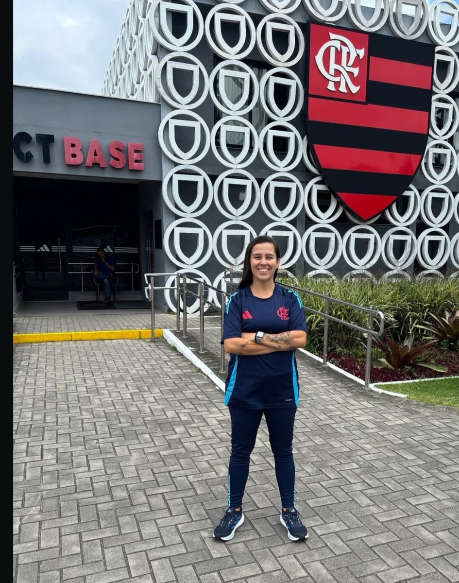 O Flamengo terá, pela primeira vez, uma treinadora comandando uma categoria da base masculina.
Karoline assumirá o sub-6, etapa inicial da formação no clube. 🇧🇷🔴⚫️

Ela acumula passagens pela base feminina do Vasco e pela base masculina do Serrano-RJ (sub-11).

Karoline