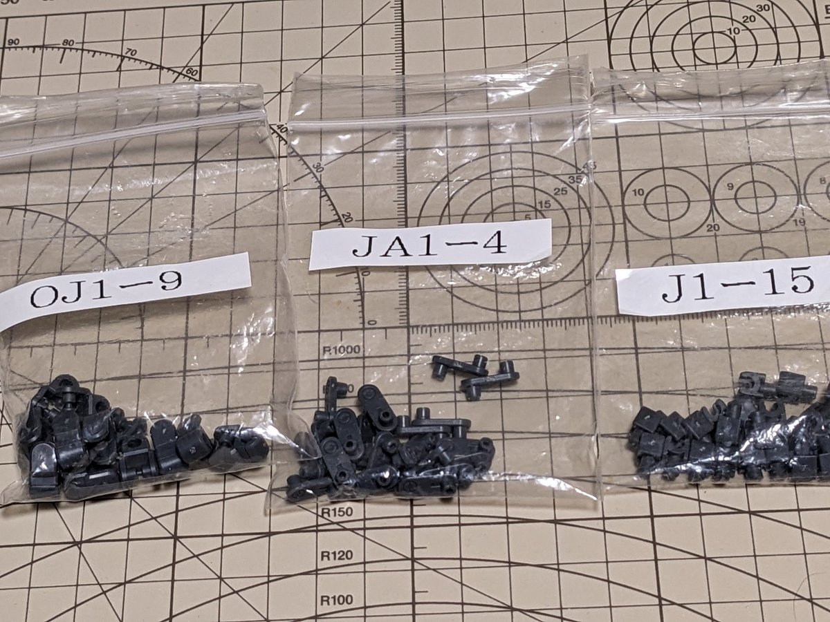 <a href="/30mmHei/">HEI / XION</a> こうなるのが怖いのでチャック付き小袋で収納してます😅