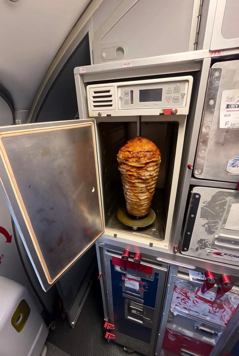 David Záveský tweet media