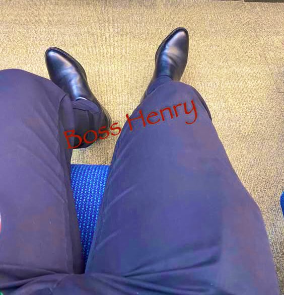 Dạo này cậu làm nhiều việc quá nhiều , quá stress nên cậu cần tìm một vài người để chăm sóc , phục tùng cậu. 
#BOSS #Master #Bisexual #slavedog #dog #gayasian #top #bot