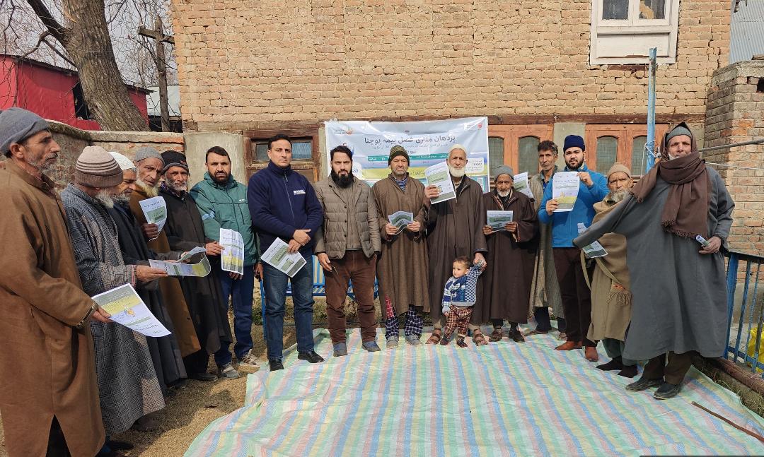 Kshema_Suraksha's tweet image. Under #CropInsuranceWeek, Kshema General Insurance conducted awareness programmes across Anantnag district, Jammu &amp;amp; Kashmir.  

We reached over 500 farmers to strengthen their awareness and trust in crop insurance as they gathered to learn more about @pmfby 

#PMFBY #Rabi2025