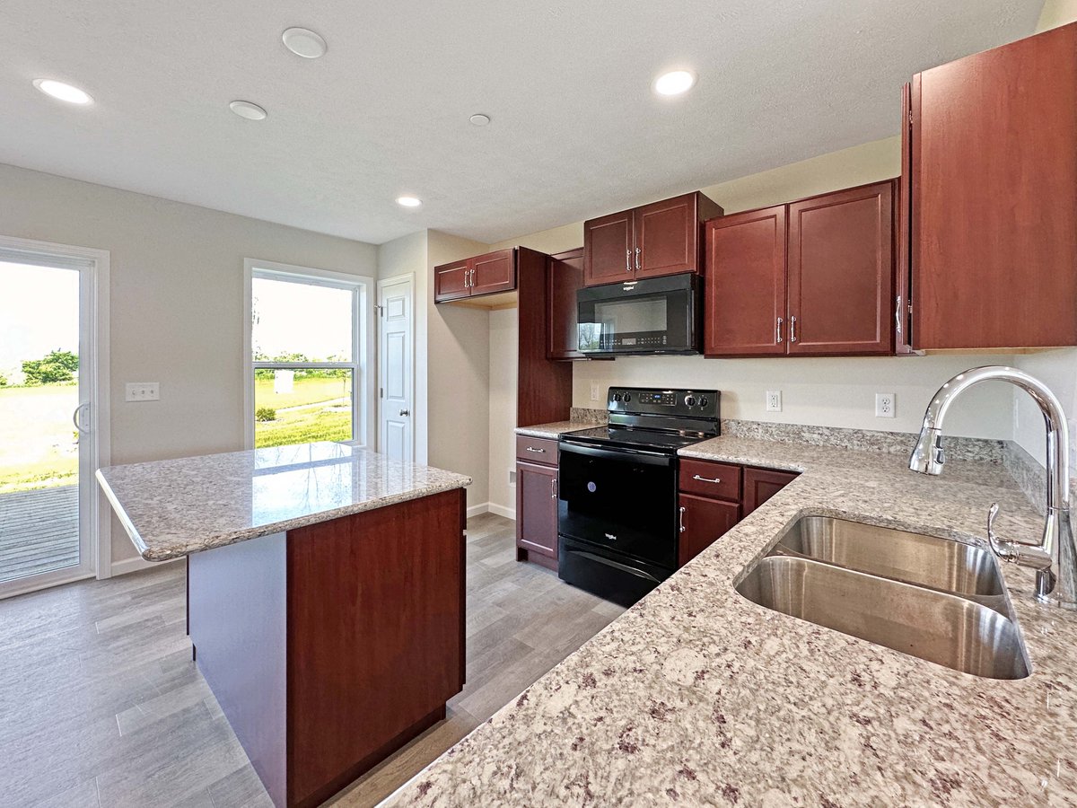 The Redfield in Pleasant Gap is move in ready with 3 beds and an upgraded kitchen near Bellefonte for #CentralPA living. Tour it today sahomebuilder.com/quick-move-in-…