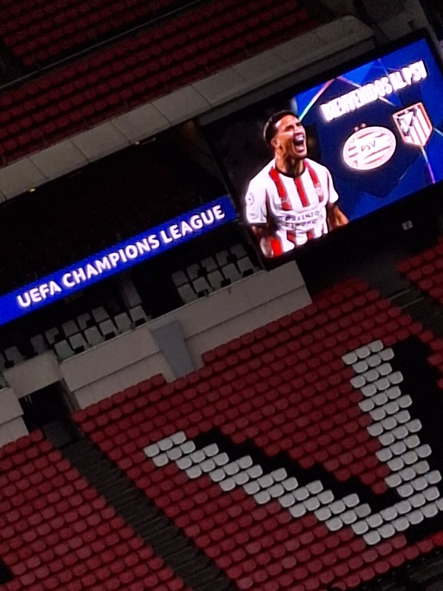 RoodwitPodcast's tweet photo. Ready voor een nieuwe van #deRoodwitPodcast.
Wat moeten wij zeker behandelen vandaag? Zet het👇in de comments en wie weet komt het voorbij?
#PSV #heePSV #PSVatl #Eredivisie #UCL #uefachampionsleague https://t.co/DMcAKVAsIs
