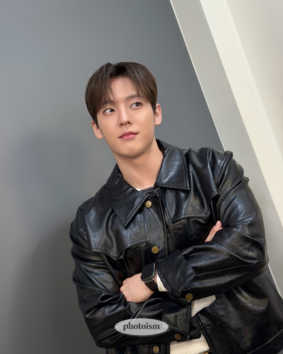 photoism_behind's tweet image. PHOTOISM X LEE MINHYUK (HUTA)

오늘 불금이네..

난 민혁이 덕에
매일매일이 뜨거운데 🔥

울 람찌는 언제나 𝐇𝐎𝐓한
비주얼 장착 중 ✨

@BTOBCOMPANY

#포토이즘 #비투비 #BTOB
#이민혁 #LEEMINHYUK
#허타 #HUTA

ONLY IN PHOTOISM