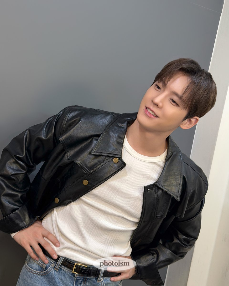 photoism_behind's tweet image. PHOTOISM X LEE MINHYUK (HUTA)

오늘 불금이네..

난 민혁이 덕에
매일매일이 뜨거운데 🔥

울 람찌는 언제나 𝐇𝐎𝐓한
비주얼 장착 중 ✨

@BTOBCOMPANY

#포토이즘 #비투비 #BTOB
#이민혁 #LEEMINHYUK
#허타 #HUTA

ONLY IN PHOTOISM