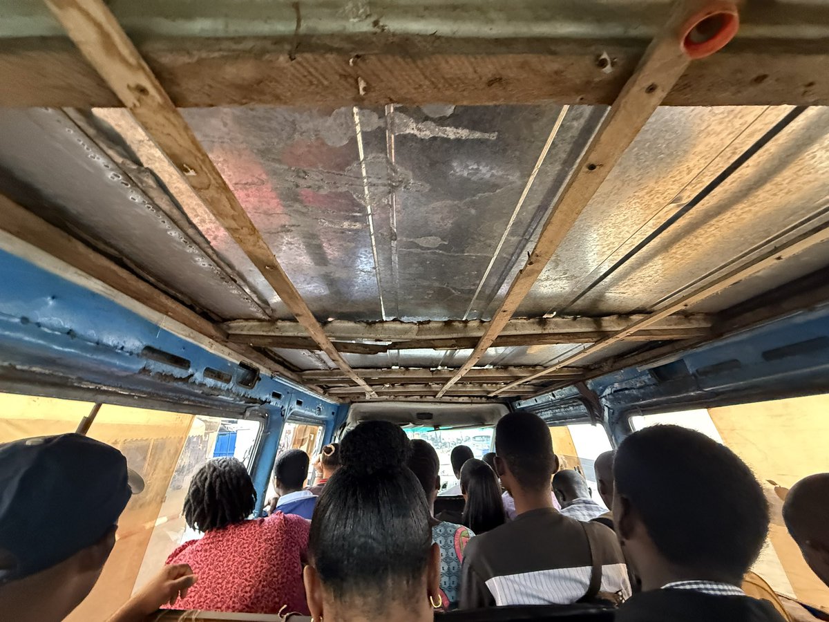 Praise_Gallery's tweet photo. As Ghanaians I believe we need standards for everything even including our trotros cos this is not accepted 😭💔. 

#Accra #Thetrotroexperience #troskirants https://t.co/uaLdLmEAF5