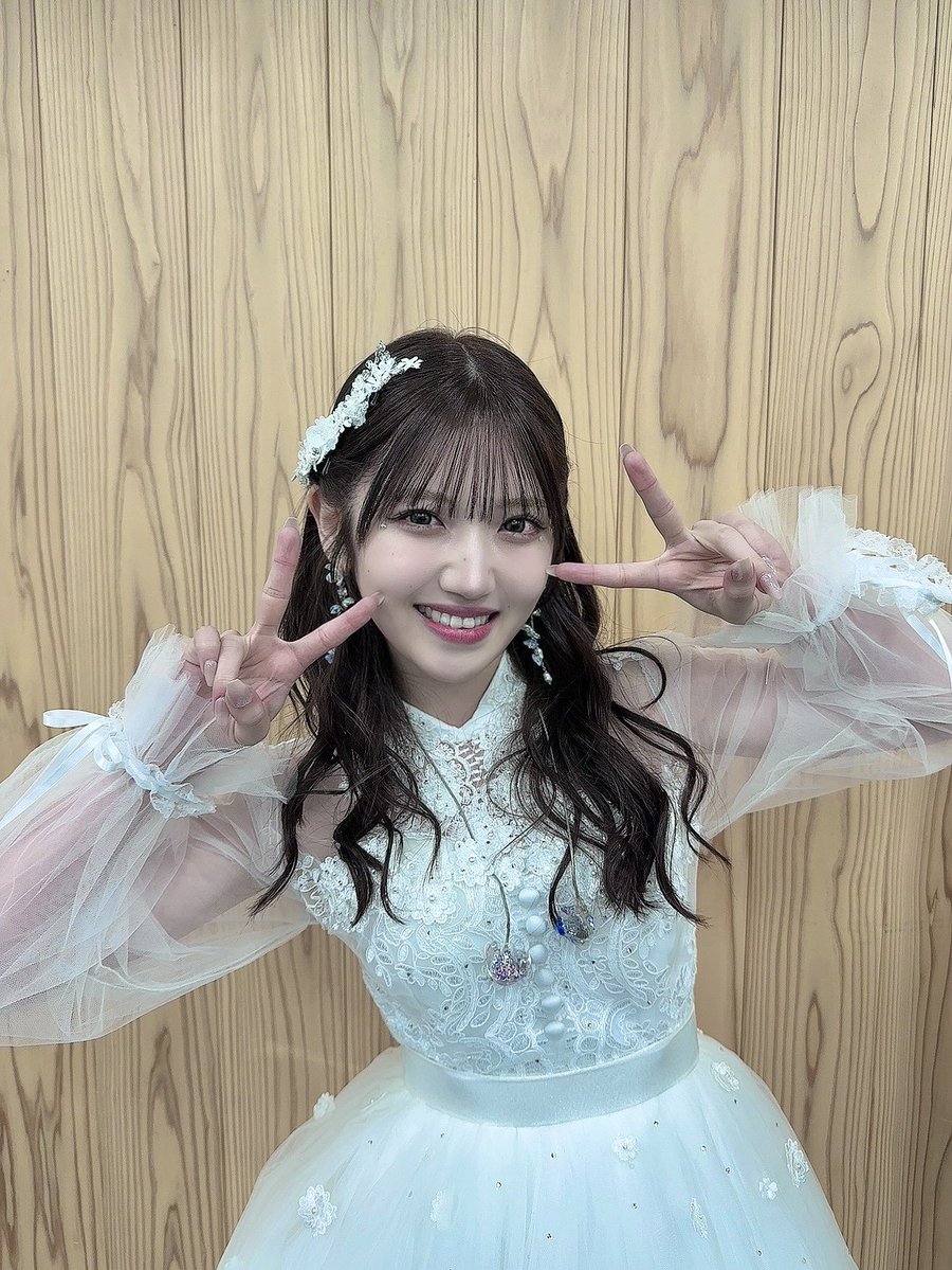 元AKB48の村山彩希のチェキです。 村山 彩希 (@yuirii_murayama) / Posts / X