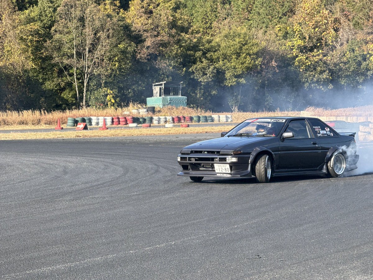 okayan_ae86's tweet photo. #GarbageMeet
数年ぶりに会う面々とも会えたしラスト枠で少し感覚を取り戻せたのかいい感じに走れるようになってリハビリ成功って事で良しとしよう👍
D枠で一緒に走ってた方々邪魔だったらすいませんでした🙇💦 https://t.co/dIQpVvCoLk