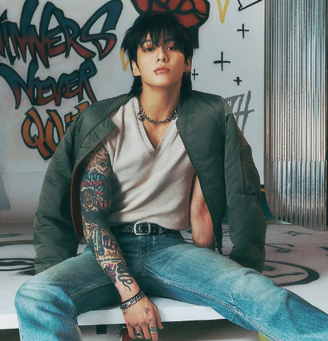 AboutMusicYT's tweet photo. Jungkook talks about solo music in a new interview for Rolling Stone:

"This is a time where I can evaluate whether I can take another leap forward. Rather than doing the same kind of performances or similar songs repeatedly, I’m trying new things and continuing to evolve so I can show different sides of myself"