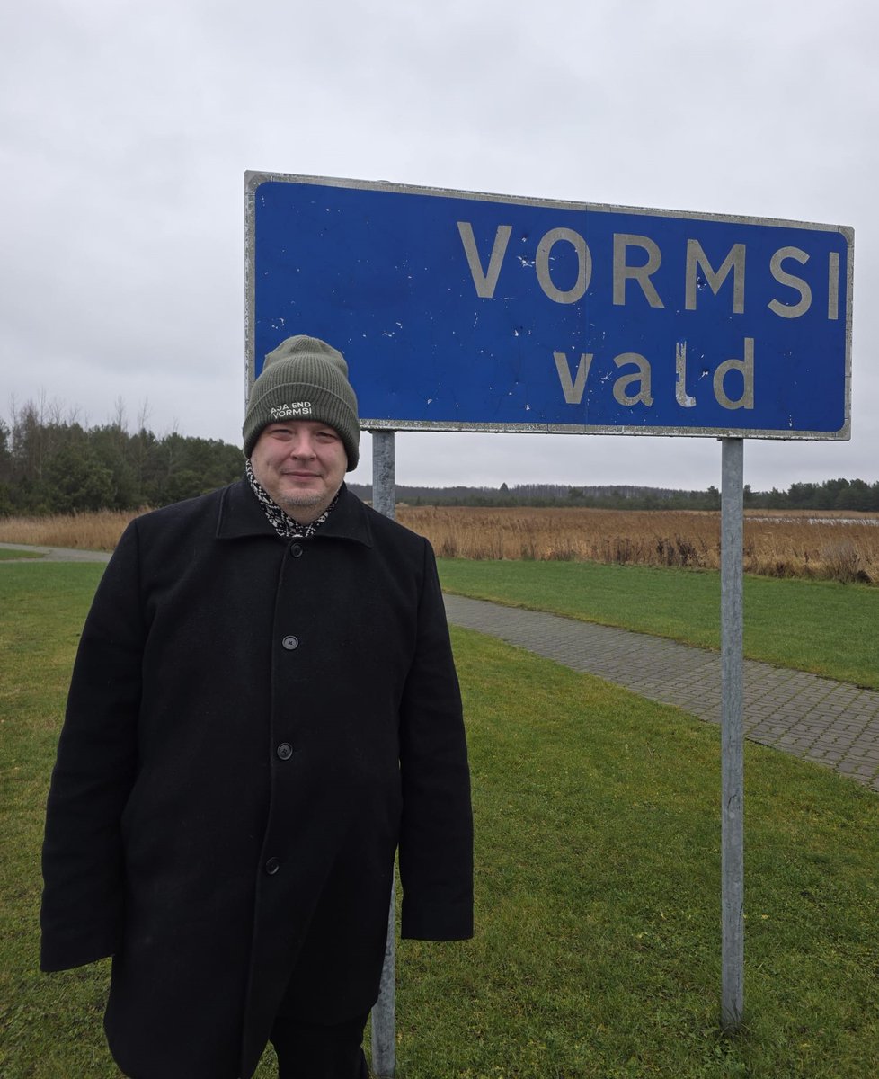 Vormsi vallavolikogu valis vallavanemaks Erki Savisaare. Vormsi on suuruselt neljas saar Eestis ja seal on ca 450 elanikku. Erki Savisaare side Vormsiga pole juhuslik – juba alates 2019. aastast on tal siin kodu, mille rahu ja rütm on talle südamelähedaseks saanud.

#Vormsi