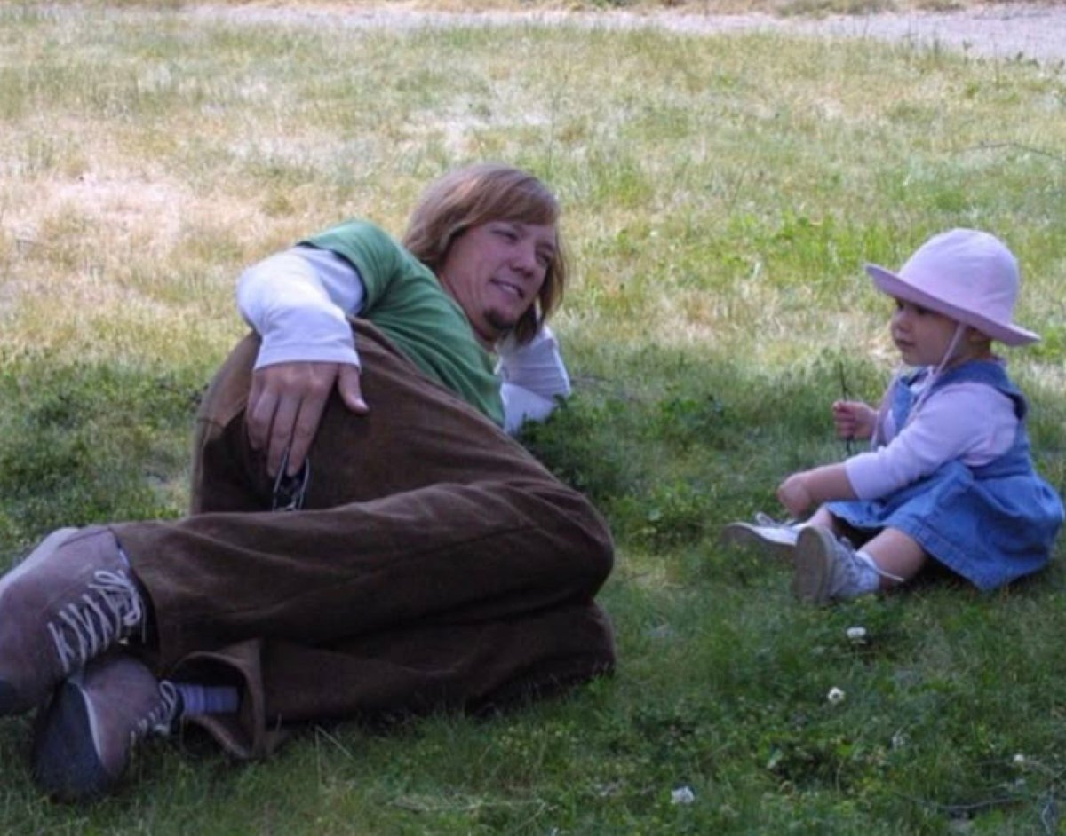 9GAG's tweet photo. Me hanging out with a random baby at the family gathering https://t.co/4ZUJthSMuE