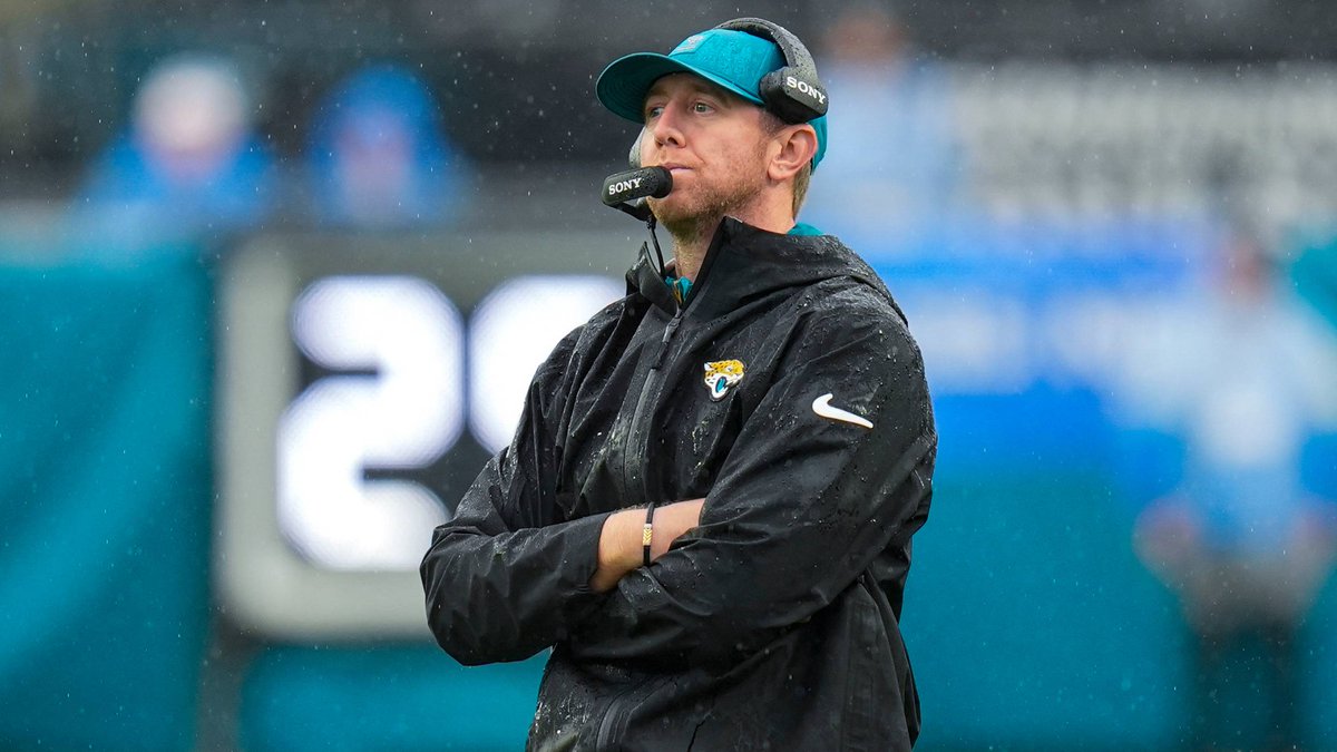 AroundTheNFL's tweet photo. Liam Coen is "totally fine" with Jaguars not getting enough respect: "That's the beauty of it. It ain't coming."

https://t.co/pIAwXcNPsm https://t.co/q69HEnKKMD