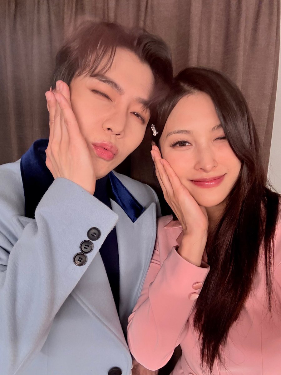 ジンホと最後の公演！🥲 ジンホのスンジュン最高だった👍🏻 本当にありがとう🫶🏻

#愛の不時着 #ミュージカル #사랑의불시착
#진호 #PENTAGON #박규리 #ギュリ #KARA