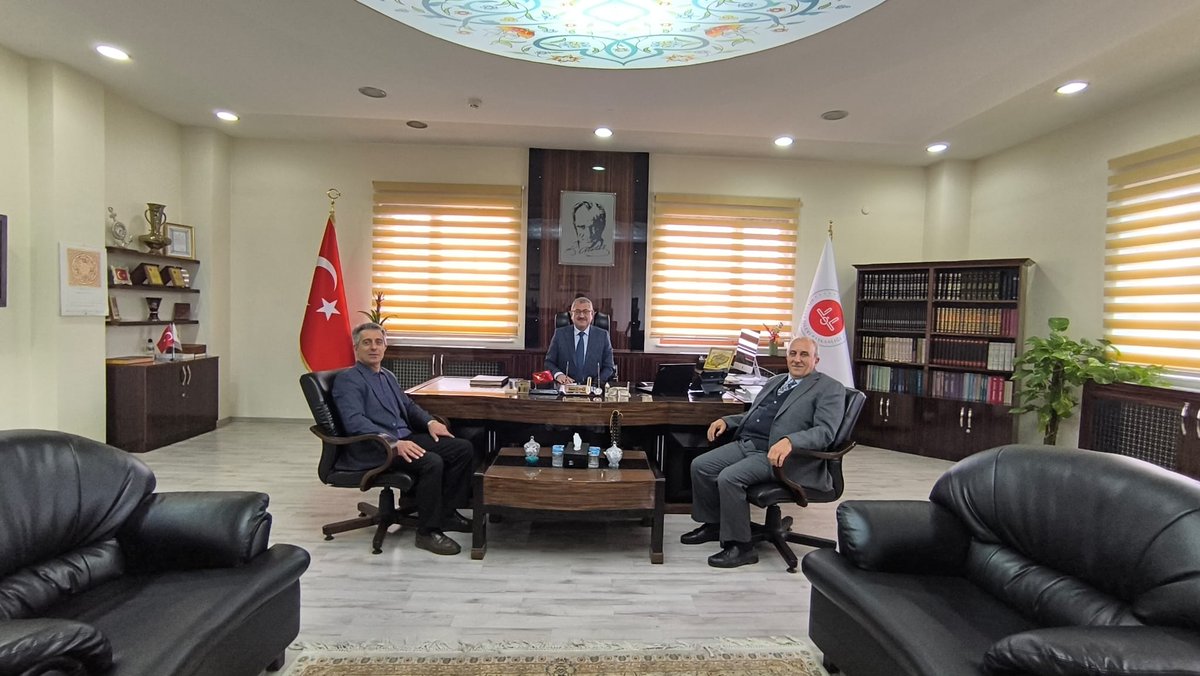 RecaiSolmaz's tweet photo. Türk Hava Kurumu (THK) Erzurum Şube Yönetim Kurulu olarak İl Müftümüz Muhterem Yaşar Çapçı Hocamızı makamında ziyaret ettik. Kıymetli Müftümüze nazik kabulleri için teşekkürler ediyorum. https://t.co/mE11wNTQO9