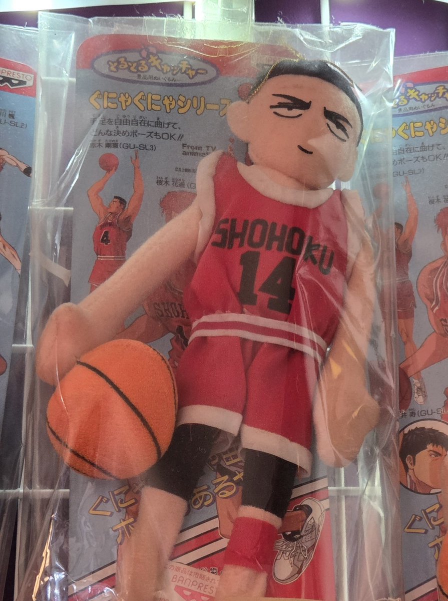 얼마전에 여행갔다가 90년대 데만이 인형을 만났어요 이 친구 실물을 처음봐서 당황스러웠는데 유니폼 번호를 보니 데만이가 맞더군요...믿기지 않았슨..