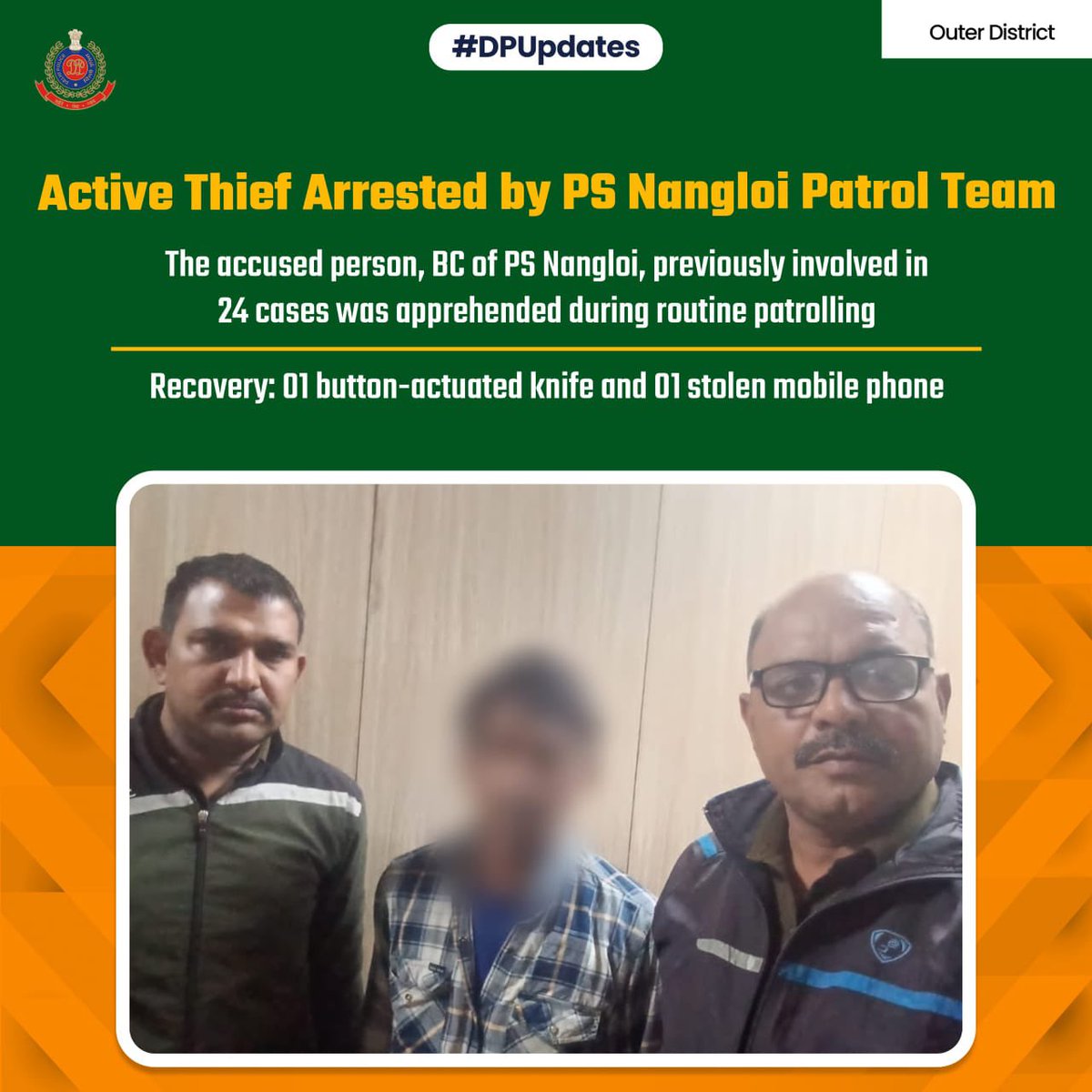 🚨 PS Nangloi | Outer District 🚨 

Swift action by the patrolling team of PS Nangloi led to the arrest of a BC of PS Nangloi, previously involved in 24 criminal cases.

A button-actuated knife and a stolen mobile phone recovered.

#DPUpdates
<a href="/dcpouter/">DCP OUTER DELHI</a> 
<a href="/DelhiPolice/">Delhi Police</a>