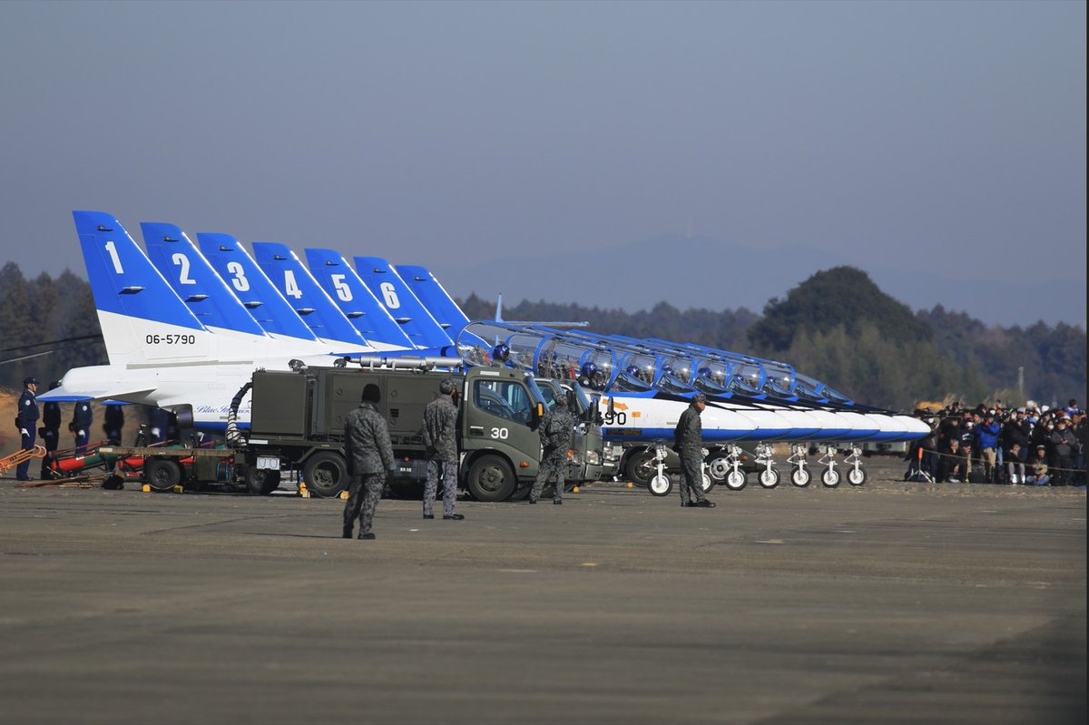 nykcyan's tweet photo. 2025年12月7日 令和 7年度百里基地航空祭に行ってきました、ブルーインパルス曲技飛行 https://t.co/UMJc3TA6yT