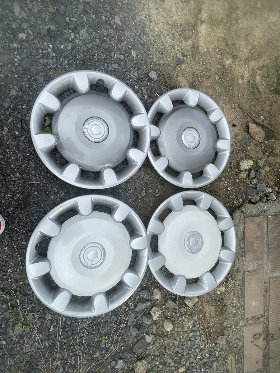 売りたし。
100-4H ルーミースチール　14-5.0J +35
Dunlop ルマン5+ 155/65r14 2023年　今年3月新品買って5000kmほど走行
キャンバス　ホイールキャップ左右色違い傷　1箇所割れあり

2万