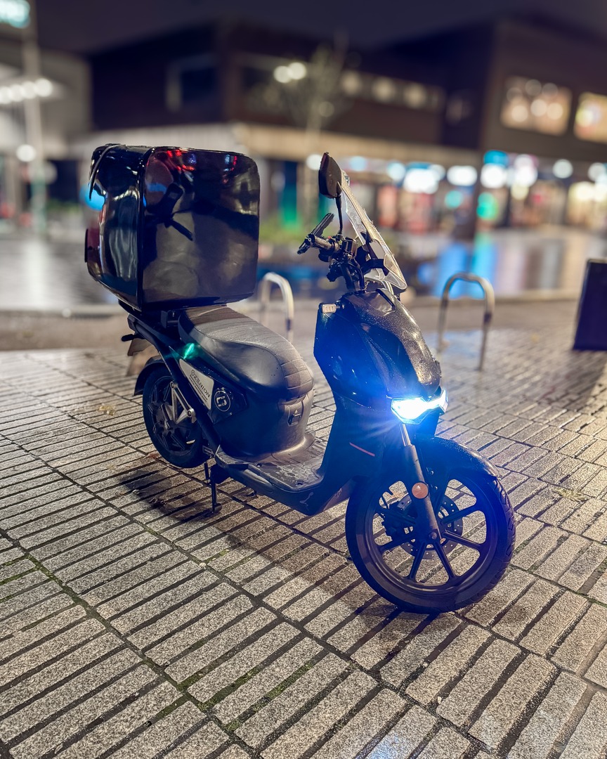 ZenionUK's tweet photo. Zenion bikes keep you working day and night, get ready for our battery swap stations rolling out soon! 👀

🔗 Be the first to know, and sign up for free in our bio!

#London #Zenion #ElectricTransport #DeliveryRider #Vmoto https://t.co/QkJEgdUvxP