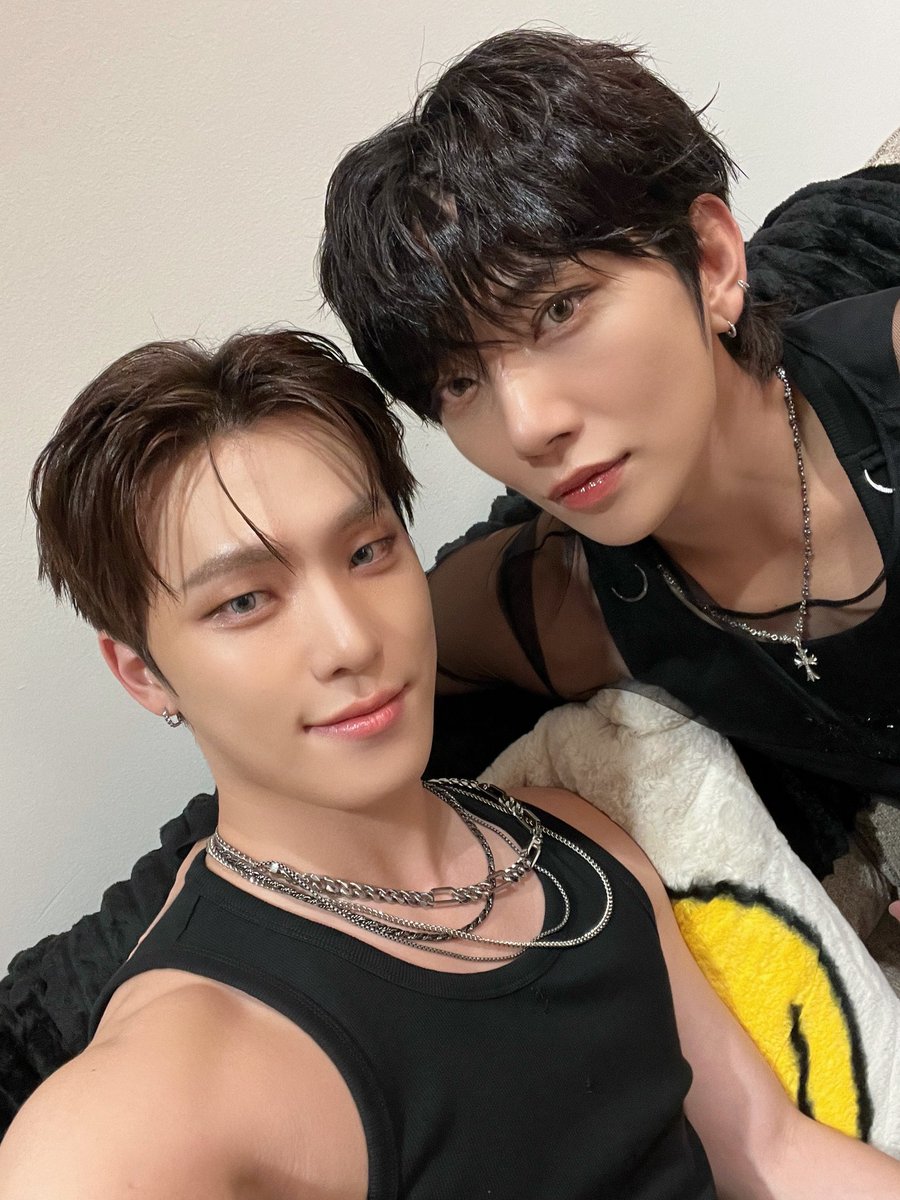 151125]#DINO update on #WEVERSE 🦦:Spot the difference