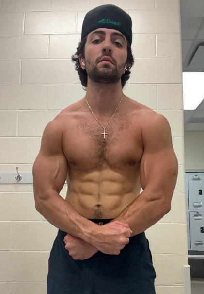 AmericanAlphas1's tweet photo. From now to New Year's I'm counting down my top 25 alphas of 2025...  

#24 @CashMasterDrake 

PERFECT abs, insane face card, the beard, hair are all sexxxxy as fuck https://t.co/grvyCfZtdq