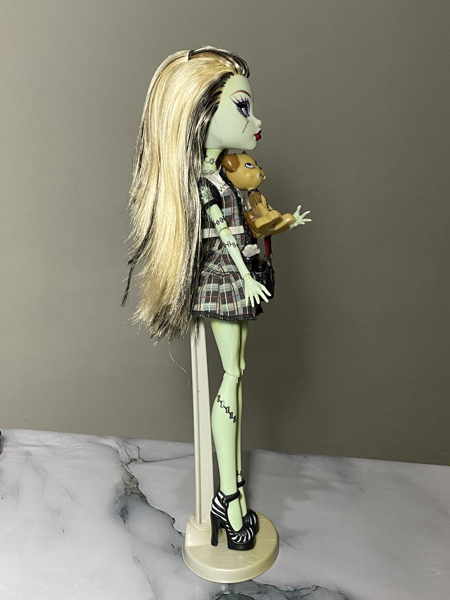 j4cksongf's tweet photo. Frankie Stein g1 
💰Valor: 350
#dolltwt https://t.co/6G4ZJDDCRl