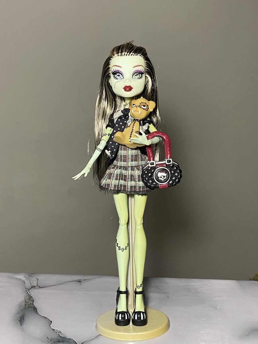 j4cksongf's tweet photo. Frankie Stein g1 
💰Valor: 350
#dolltwt https://t.co/6G4ZJDDCRl