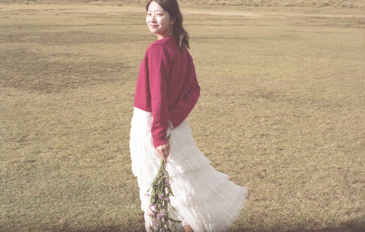 taipei111's tweet photo. お花すごく似合ってた
持って来て良かったな

ゆなさん　@yuna_yux 

#フィルム　#NOBLE撮影会 https://t.co/uBIx6krFjt