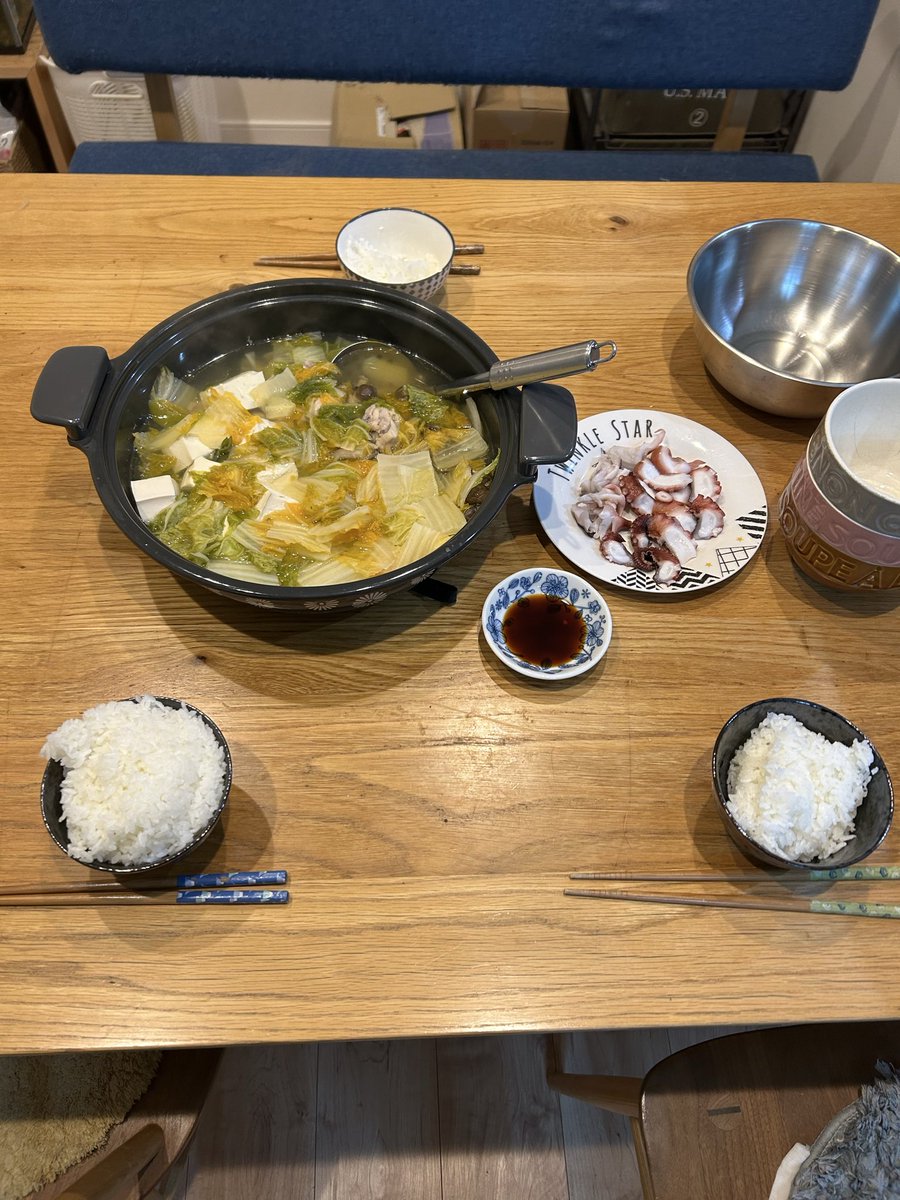 jujumarup's tweet image. 今日は鍋ー！オレンジ色の白菜が美味しいって聞いたので食べてみたら甘くて美味しかった😁子供の反応は微妙〜😅鍋は喜んでくれねぇなー🤣w